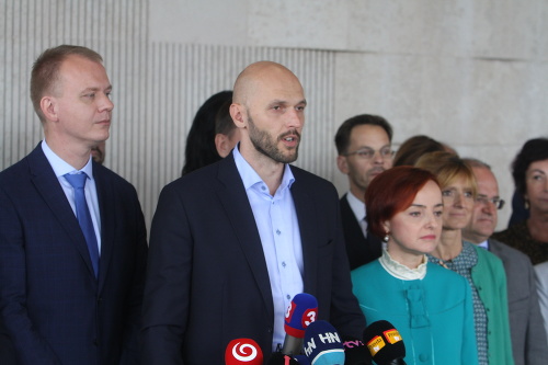 Mimoparlamentná opozícia tvrdí, že Jankovská sa nikdy nemala stať tajomníčkou