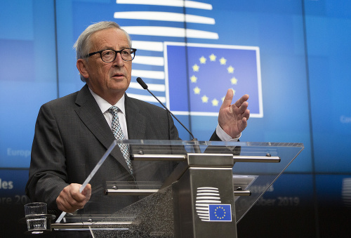 KORONAVÍRUS Juncker kritizoval von