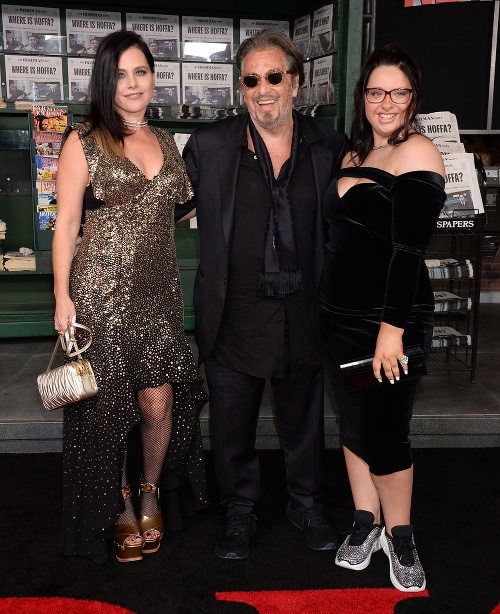 Al Pacino so svojou bývalou milenkou (vľavo) a dcérou. 