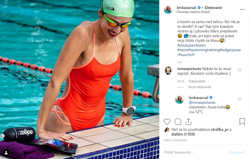 Lenka Vacvalová na fotografii z bazéna odhalila aj stojace bradavky.