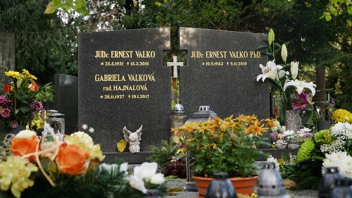 Hrob Ernesta Valka