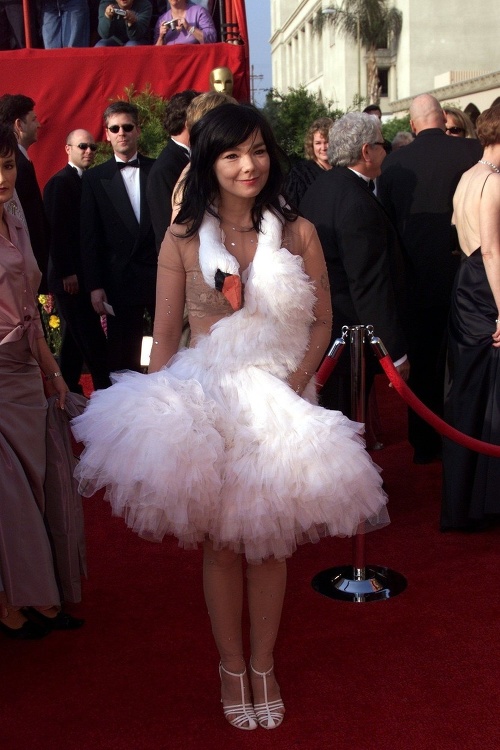Speváčkinej dcére Willow bola inšpiráciou kreácia, v ktorej sa v roku 2001 predviedla na Oscaroch speváčka Björk.