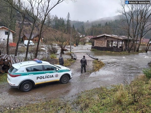 Slovensko trápia povodne, platí