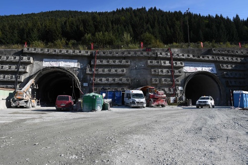 Na snímke výstavba tunela Višňové