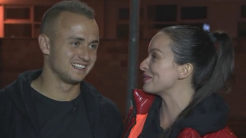 Chlapcov rozptýlili aj budúci rodičia Stano Lobotka a Daniela Nízlová. Vzali ich na futbalový zápas. 