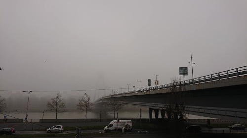 Ranná hmla v Bratislave.