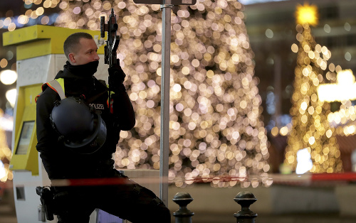 Berlínska polícia evakuovala vianočný