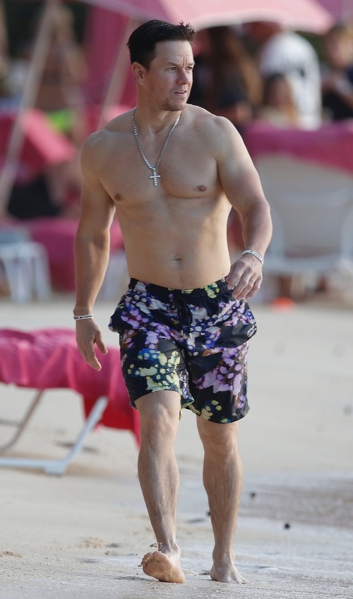 Mark Wahlberg vyzerá skvele. 