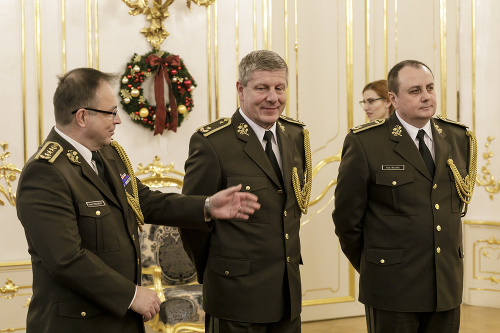 Na snímke zľava generálporučík Josef Pokorný, brigádny generál Vladimír Lengvarský a brigádny generál Ivan Balog