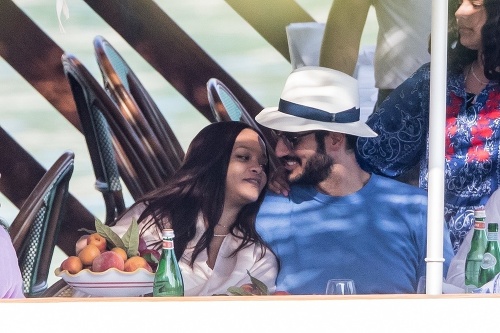 Táto zamilovaná dvojica - Rihanna a Hassan Jameel - má byť už minulosťou. Podľa US Weekly sa rozišli. 