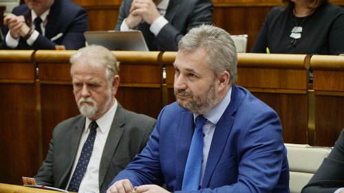 Ondrej Dostál (vpravo) už podal návrh na začatie disciplinárky