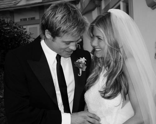Jennifer Aniston a Brad Pitt počas ich svadobného dňa.