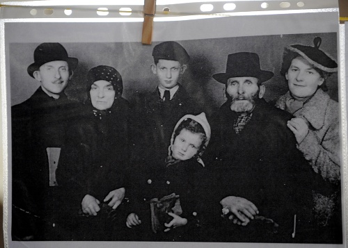 Na snímke fotografia židovskej rodiny. FOTO: TASR/František Iván