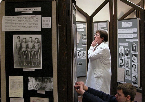 Foto z výstavy Ženy v koncentračnom tábore Auschwitz - Birkenau v Osvienčime. FOTO TASR/Jozef Ďurník