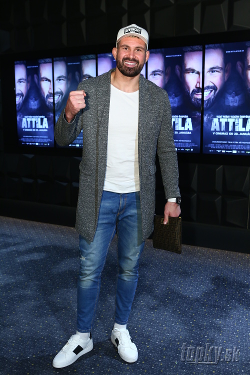 Film Attila rozpráva životný príbeh úspešného slovenského MMA zápasníka Attilu Végha. 