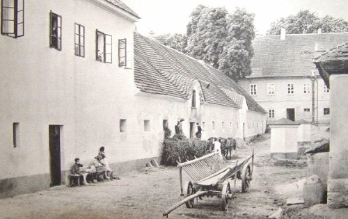 Panský dom v Ratibořiciach, kde Nemcová bývala