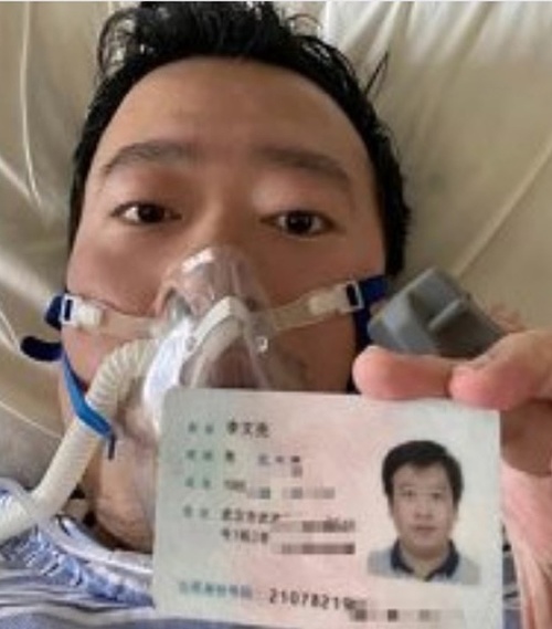 Li Wen-liang je hospitalizovaný, nakazil sa koronavírusom