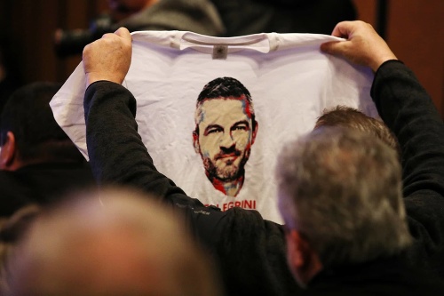 Śmer-SD v kampani použil aj tričká s potlačou Pellegriniho tváre