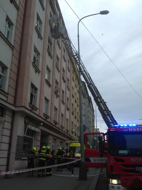 Požiar bytovky v Prahe