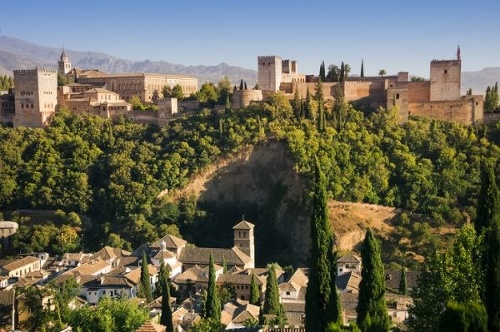 Slávna pevnosť Alhambra v