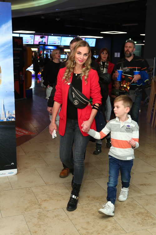 Herečka Milena Minichová prišla do kina so synom Alexandrom.