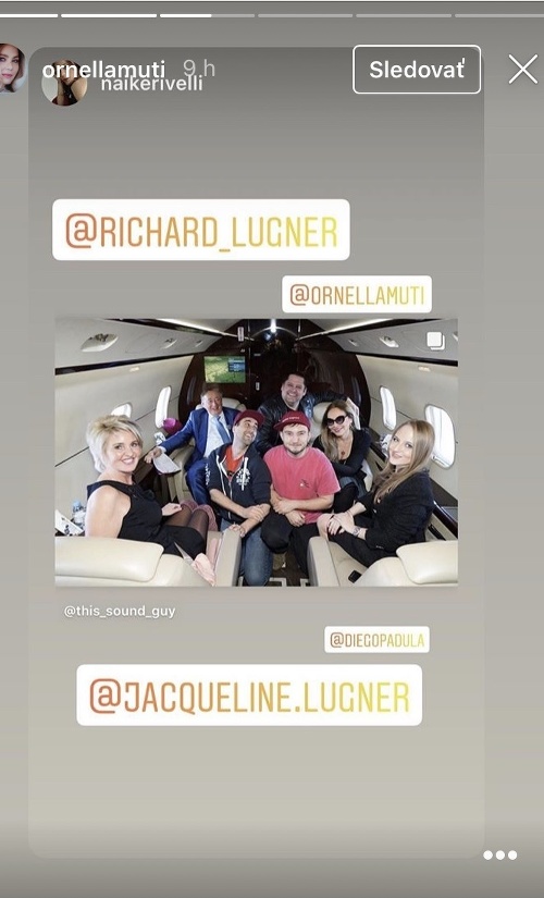 Richard Lugner si bol Ornellu vyzdvihnúť súkromným lietadlom. 