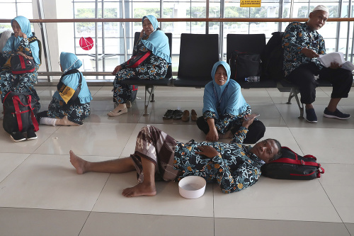 Situácia na letisku Soekarno-Hatta v Indonézii. Veriaci, ktorí mali v pláne odlet do Saudskej Arábie, sa tam zrejme nedostanú, keďže krajina cudzincom zakázala vstup. 