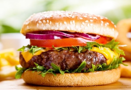 Hamburger vraj nevynašli Američania,