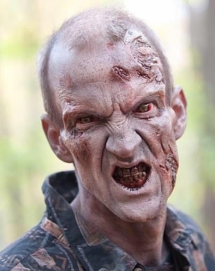 Michael Mundy v seriáli Walking Dead stvárnil zombie.