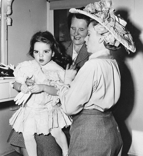 Liza Minnelli ako dieťa s mamou Judy Garland 