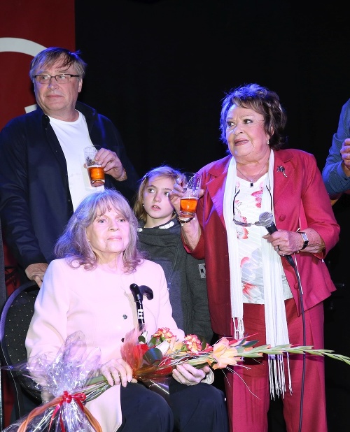 Jiřina Bohdalová ešte s Evou Pilarovou (†80) oslávila jej jubileum a pokrstila jej CD. 