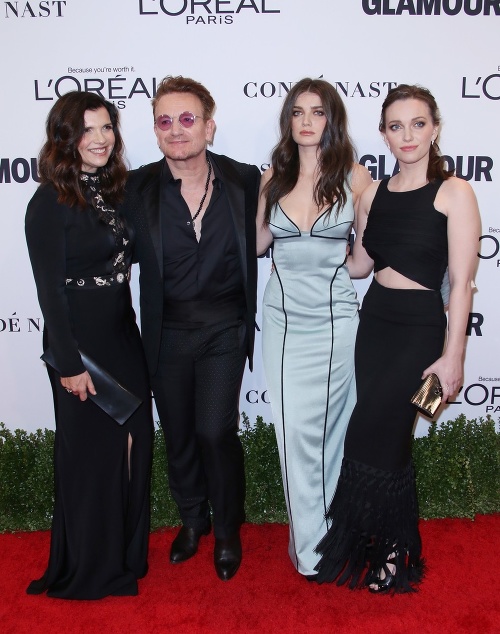 Bono Vox s manželkou a krásnymi dcérami. 
