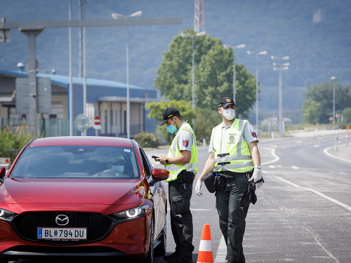 KORONAVÍRUS Polícia sprísňuje a