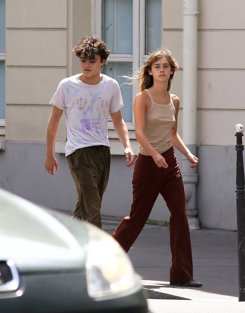 Jack Depp na prechádzke so svojou frajerkou Camille Jansen.