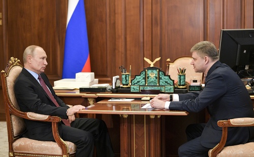 Vladimir Putin (vľavo) a