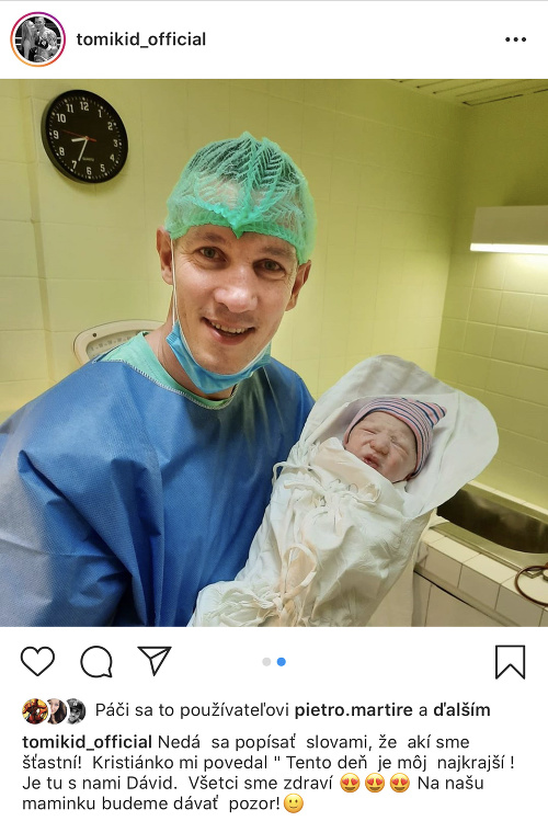 Tomi svojho synčeka rovno ukázal na Instagrame. 