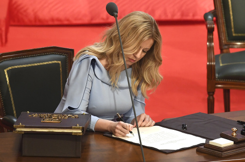 Zuzana Čaputová pri nástupe do prezidentskej funkcie. 