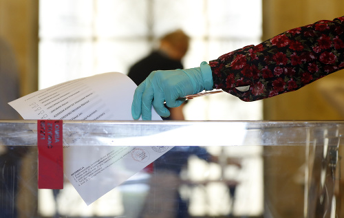 Poľskí exprezidenti vyzvali voliť