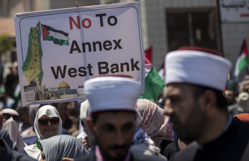 Desaťtisíce Palestínčanov protestovali proti