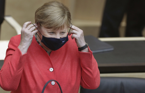Angela Merkelová s ochranným