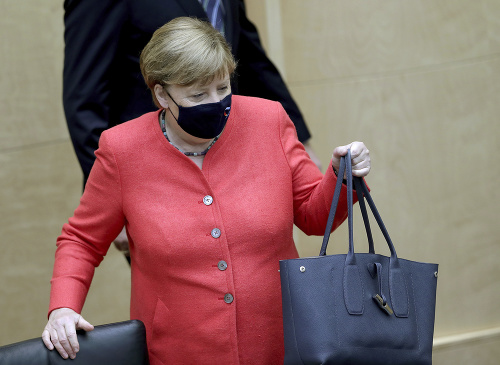 Angela Merkelová s ochranným