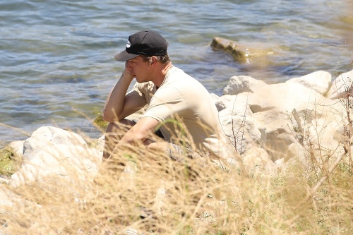 Herečku hľadal aj jej bývalý manžel Ryan Dorsey. Bulvárny fotograf ho zvečnil, ako plače na brehu jazera.