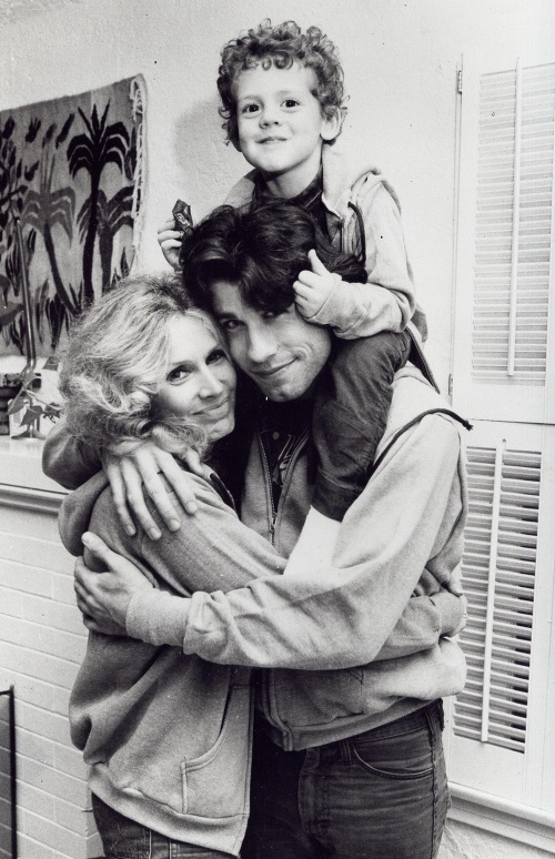 John Travola so svojou prvou veľkou láskou Dianou Hyland a jej synom.