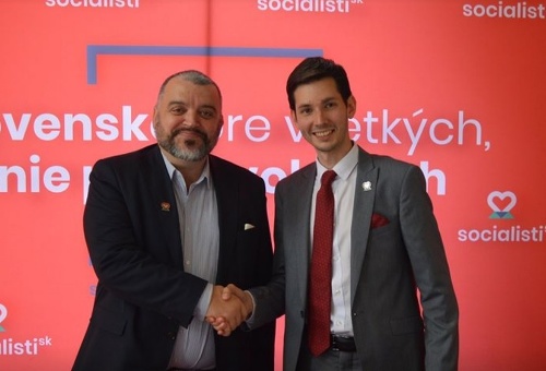 Chmelára v pozícii predsedu Socialistov nahradil Bekmatov (vpravo)