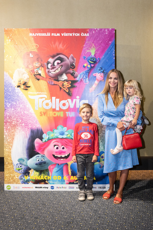 Milena Minichová zobrala do kina aj svoje dve deti - trojročnú dcéru Hanku a 6-ročného Alexa.