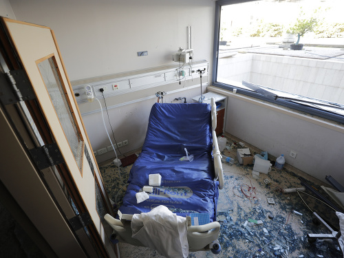 Poškodená miestnosť v nemocnici.