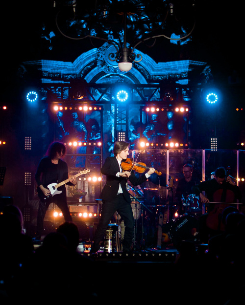 Milujete filmovú hudbu? Huslista