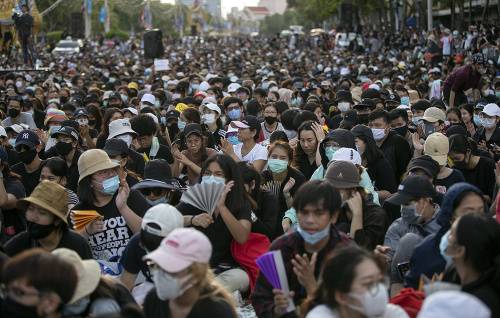 Obyvatelia Thajska sa búria: