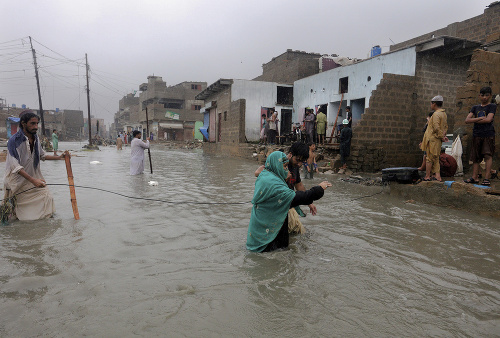 Pakistanské mesto Karáči zasiahli