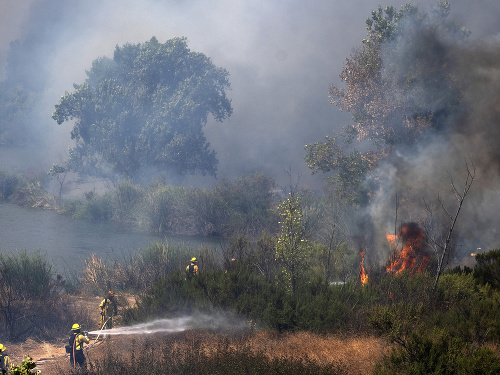 V Kalifornii, sužovanej lesnými požiarmi, zaznamenali rekordné teploty